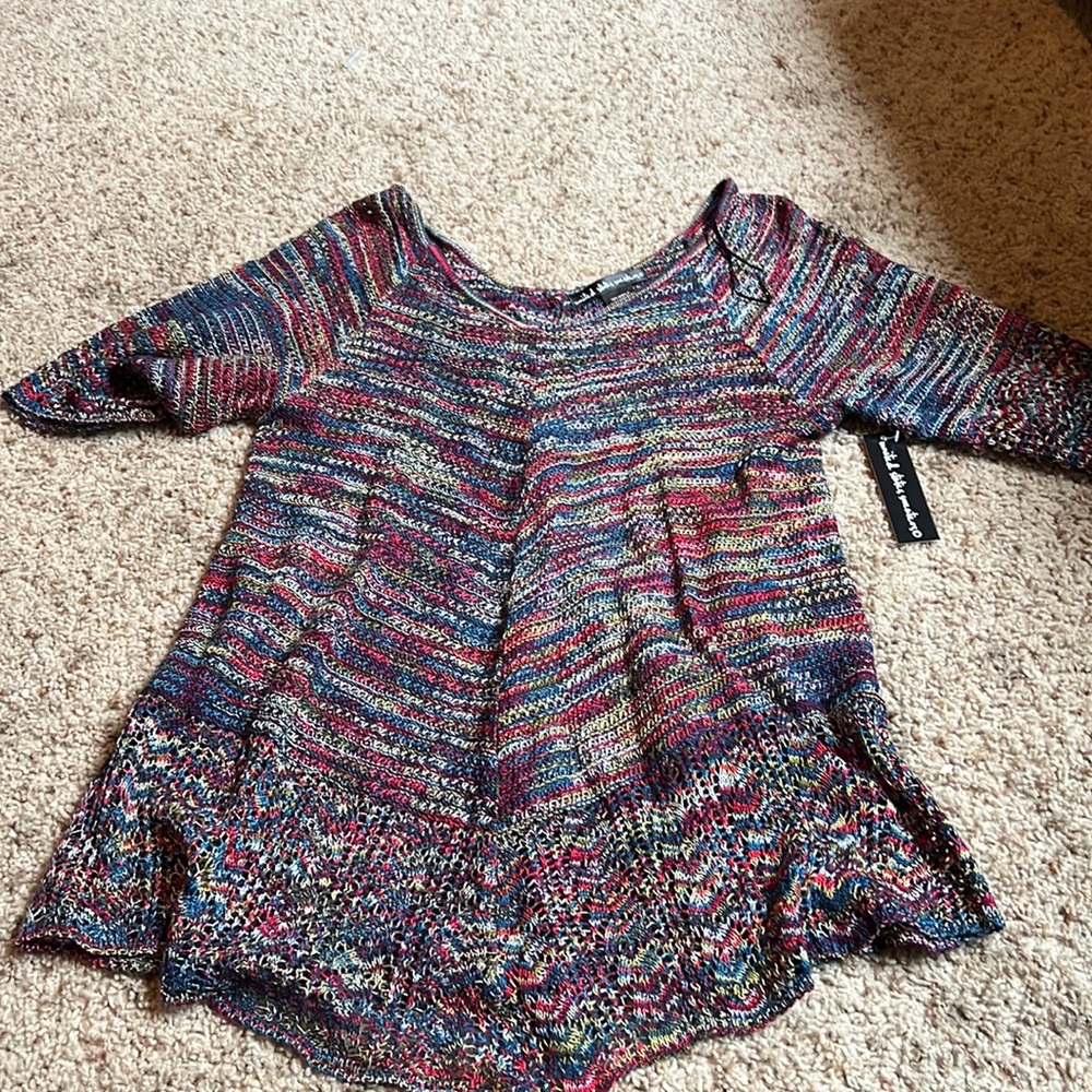 NWT 🏷️ Colorful Top 🖤